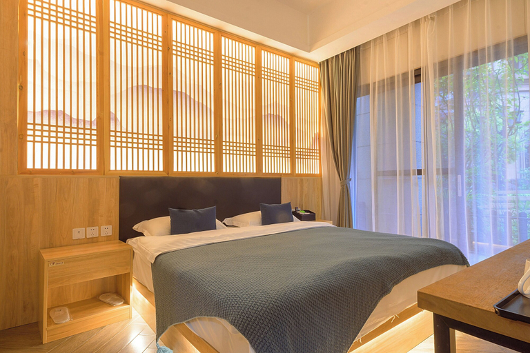 Primary image 4, Room-heinemann Hotel Courtyard or Terrac, Leshan