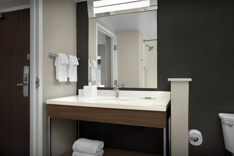 Bathroom 4, Courtyard Carolina Beach Oceanfront, New Hanover