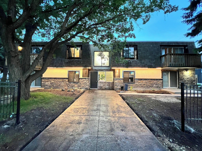 Exterior & Views 2, Close To Whyte University New Renovation, Division No. 11