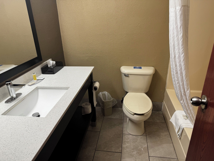 Bathroom 4, Super 8 by Wyndham Conway, Faulkner