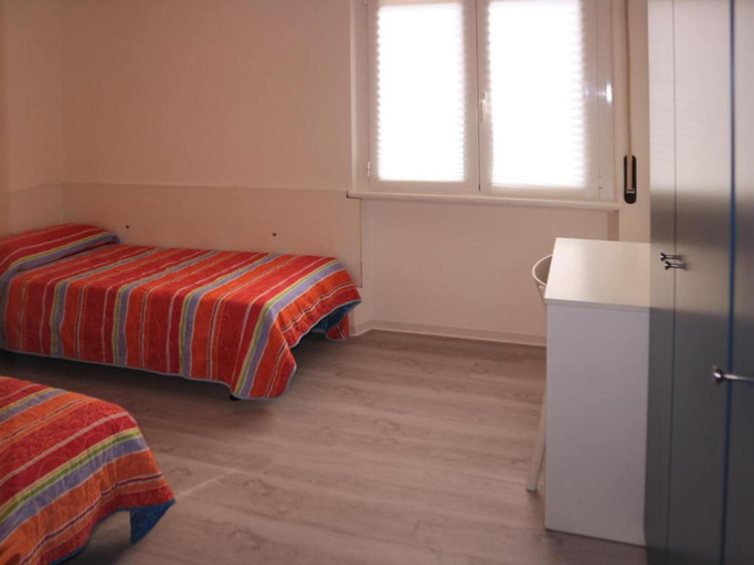 Room 4, Modern Three-room Apartment With Side Sea-view, Udine