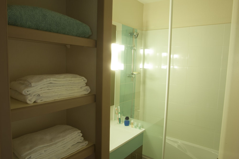 Bathroom 4, Pierre & Vacances Ty Mat, Ille-et-Vilaine
