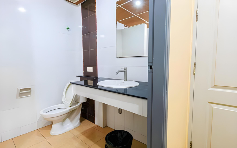 Bathroom 4, PDA Lord Hotel, Bang Kapi