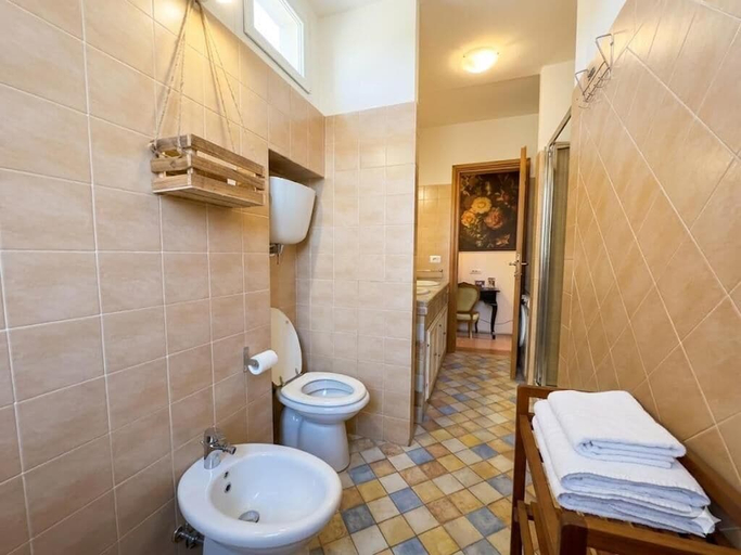 Bathroom 2, La specola di Galileo, Terni