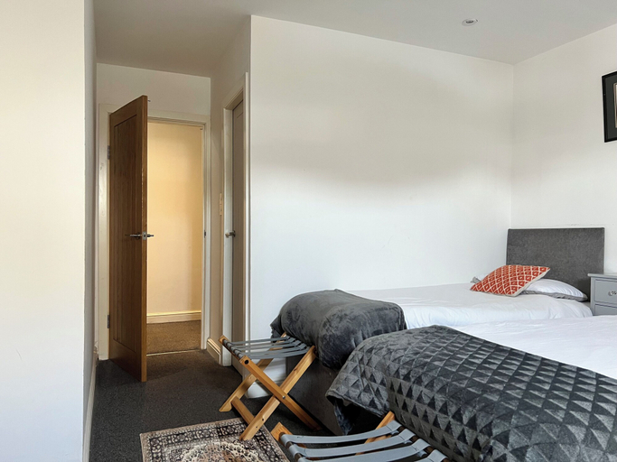 Room 5, Liverpool Waterfront Stay Excellent Location Onsite Parking, Sefton
