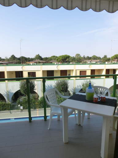 Balcony 5, Family-friendly Poolside Tranquility, Venezia