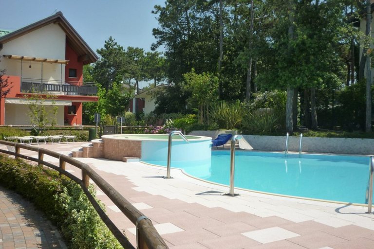 Pool 2, Tastefully Furnished Flat With Pool and Green Area, Venezia