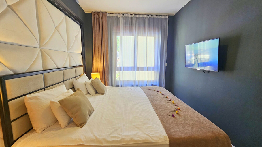 Room 4, Azure Residence