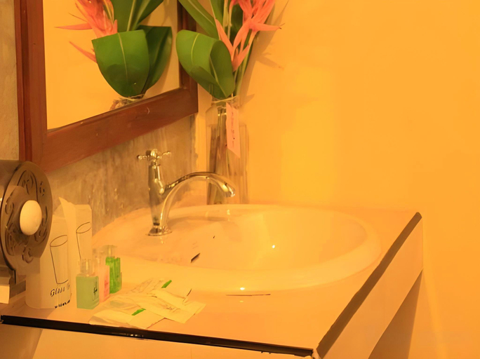 Bathroom 3, The Noi Guesthouse and Restaurant, Muang Satun