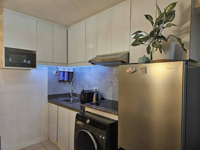 Private kitchen, Cozy 3-bedroom Condo in Urban Deca Homes Ortigas Extension, Pasig, Pasig City