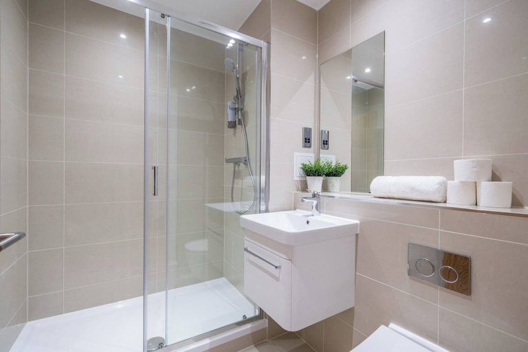 Bathroom 3, Skyvillion - River View Mins To O2 & London Excel, London
