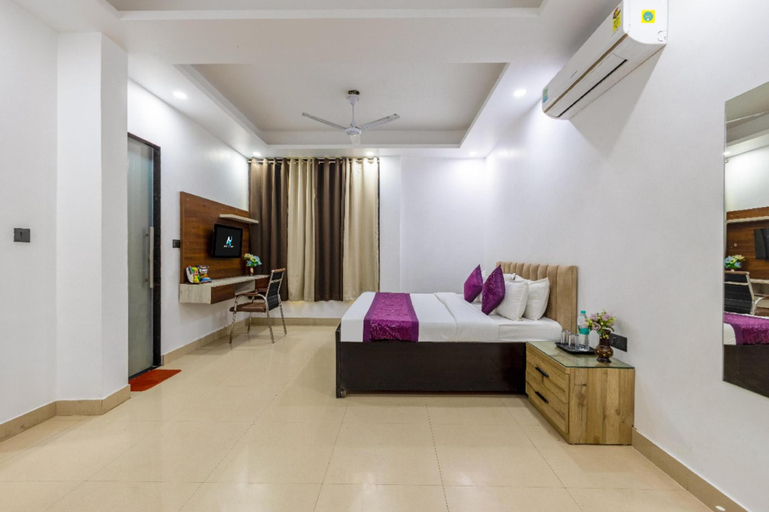 2, Hotel Aura Grand Noida, Gautam Buddha Nagar
