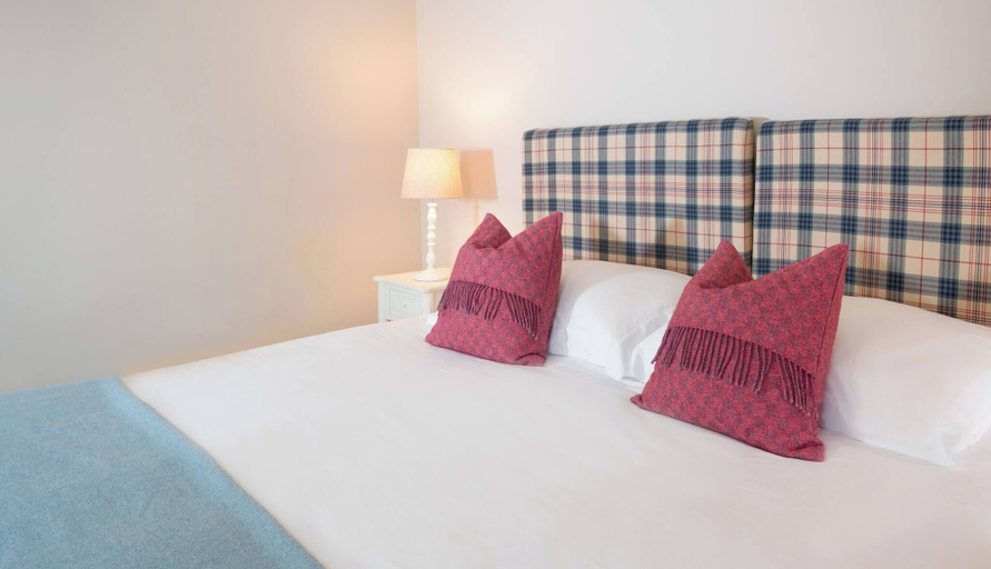 Room 3, Guernsey Cottage at The Dairy at Daviot, Highland