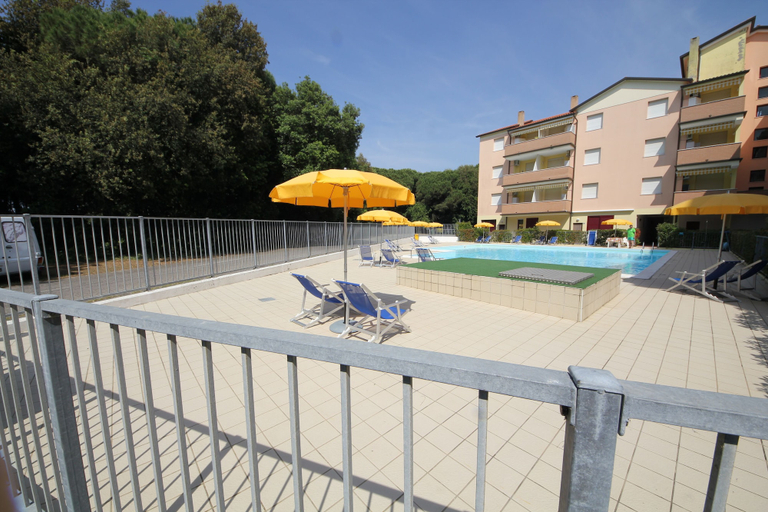 Sundeck, Rosolina Cozy Flat wth Pool, Rovigo