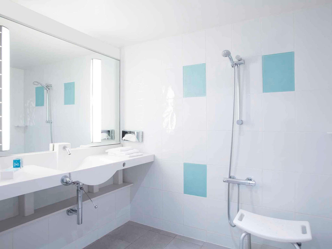 Bathroom 5, Novotel Pau Pyrénées, Pyrénées-Atlantiques