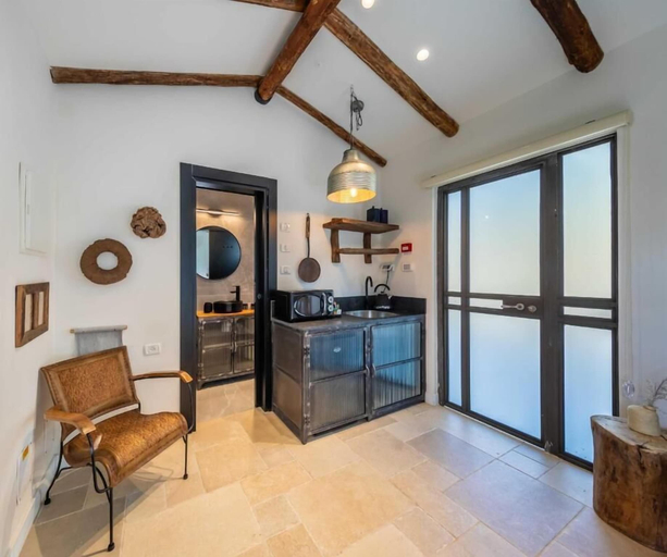 Private kitchenette, Peace Forest Jerusalem - Cabins & Caravans by City of David