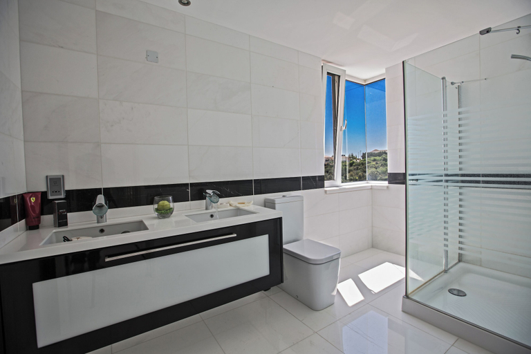 Bathroom 2, KO1 With Breathtaking sea Views