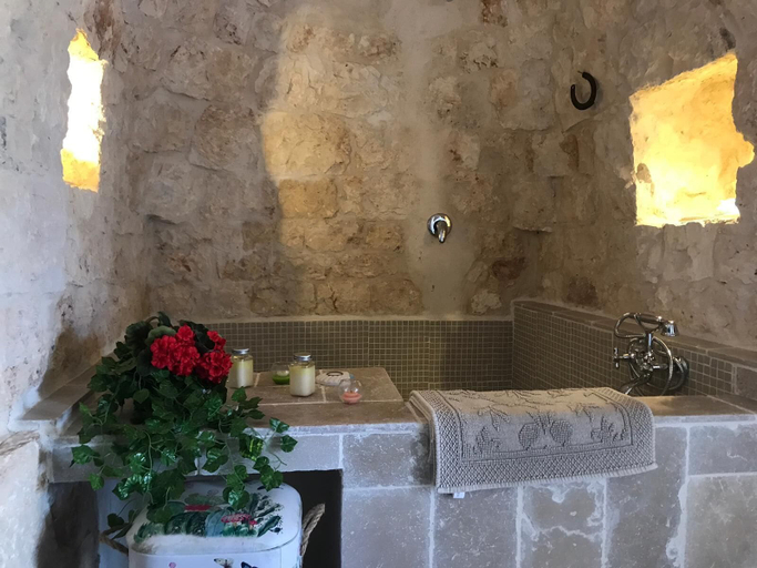 Bathroom 4, Trullo Dellorto Ostuni, Brindisi