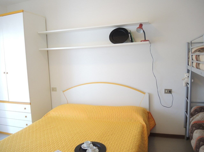 Room 2, Precious Apartment in Residence With Swimming Pool, Venezia
