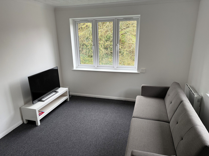 Living room, Perfect for Longer Stays Equipped 2-bed Flat, Hampshire