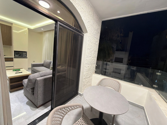 Living room 4, 204 JRE apartment with stunning boulevard veiw, Wadi Essier