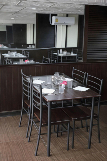 Food & Drinks 5, Sukhumvit 20 Guest House, Khlong Toey