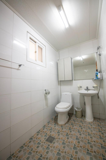 Bathroom 4, Gapyeong Solgogae Pension, Gapyeong