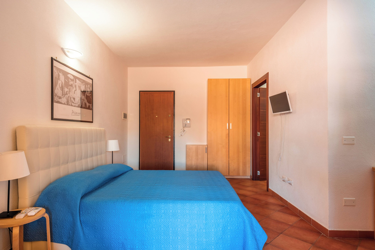 Room 3, Relaxing Cristal Blu Studio Sleeps 3 Persons Num1484, Olbia-Tempio