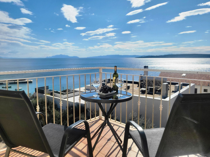 Balcony 2, Room-plava Laguna Bed and Breakfast, Jelsa