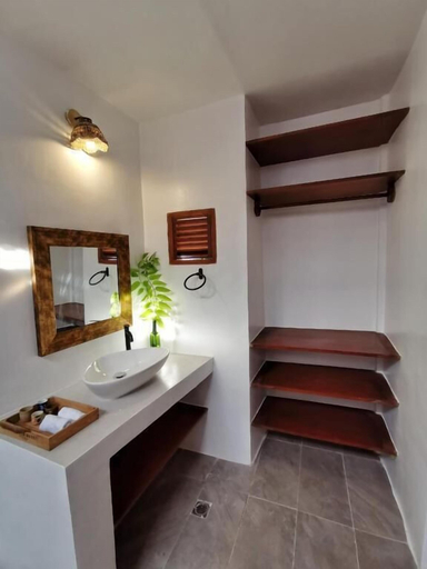 Bathroom 3, UZURI KUBO HUTS, Moalboal