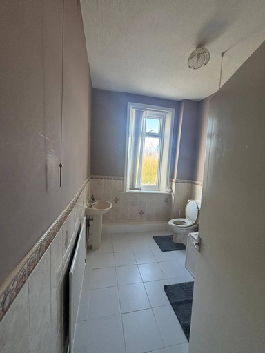 Bathroom 2, Room-serene Ocean-view Apartment Room in, Sunderland