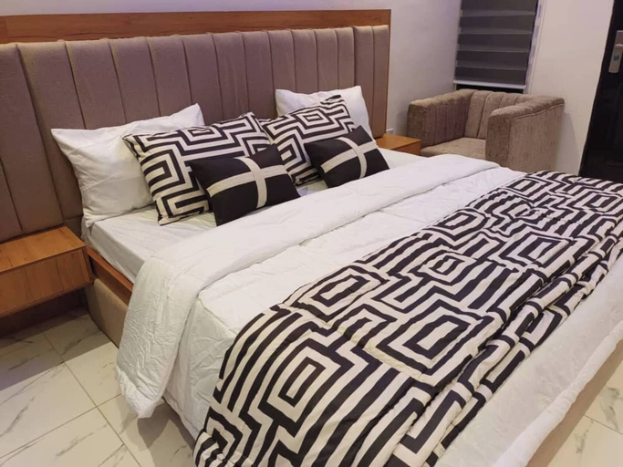 Room 4, Less2more Luxury Suites - Comfort in Style, Agege
