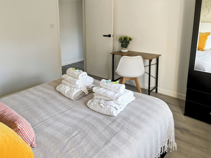 Bedroom 4, Relaxing Getaway With Hot Tub & Sauna Sleeps 6, East Sussex