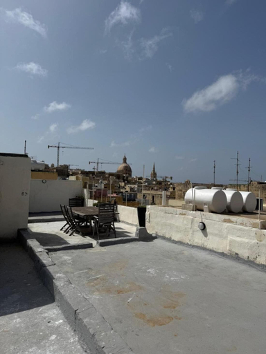 Outdoor dining, Ruwts Valletta City Apartment