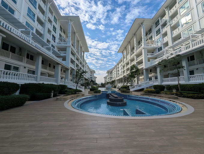 Pool 5, Modern 2-Bedroom Condo with Ocean and Pool Views in Cha-am, Cha-Am