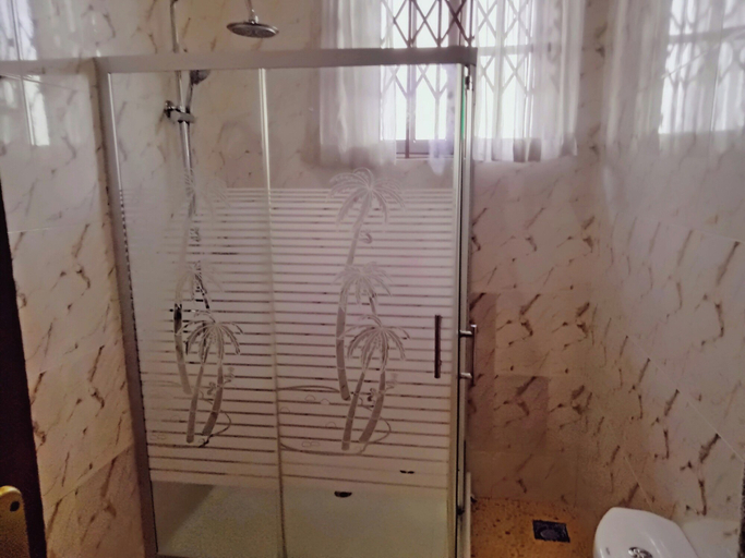 Bathroom 4, Room-renajoe Ejisu-kubease, Ejisu-Juabeng