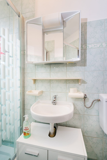 Bathroom 2, Nice Apartment Silvia 4 for 3 Persons, Novalja