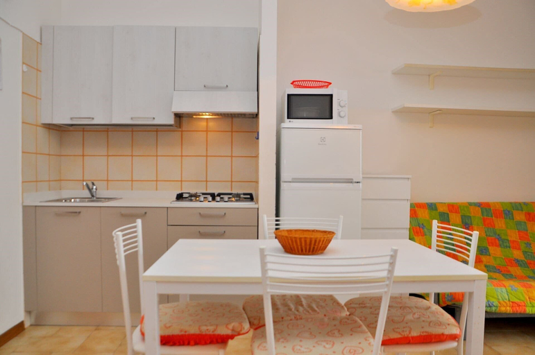 Interior 5, Relaxing Studio Apartment With Side sea View, Venezia