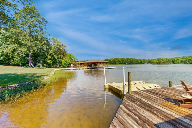 Lake 4, Rustic Lakehouse With Views, Kayaks, Wifi, Central AC & Cozy Firepit Nights, Spotsylvania