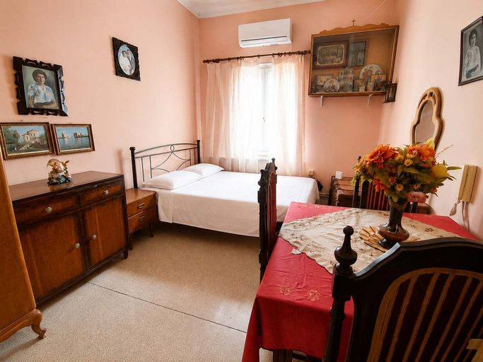 Room 2, Cozy Stay in Chios Near the Beach Private Balcony, North Aegean