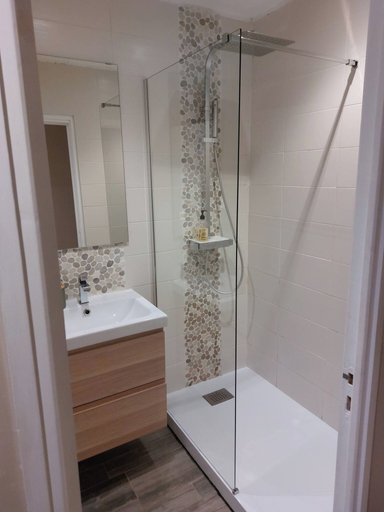 Bathroom, Le Bullière, Aveyron