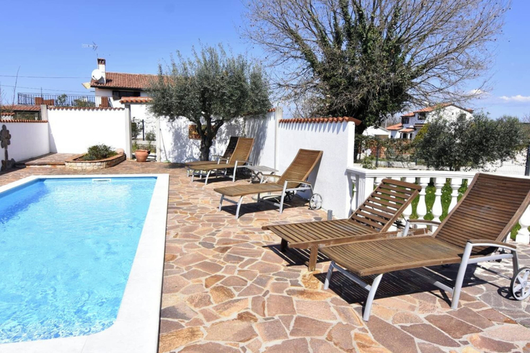 Pool 2, Apartment With Pool in Čepljani Near Umag, Umag