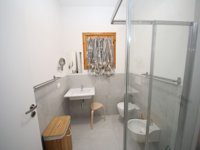 Bathroom 3, Modern apartment near the beach, Rovigo