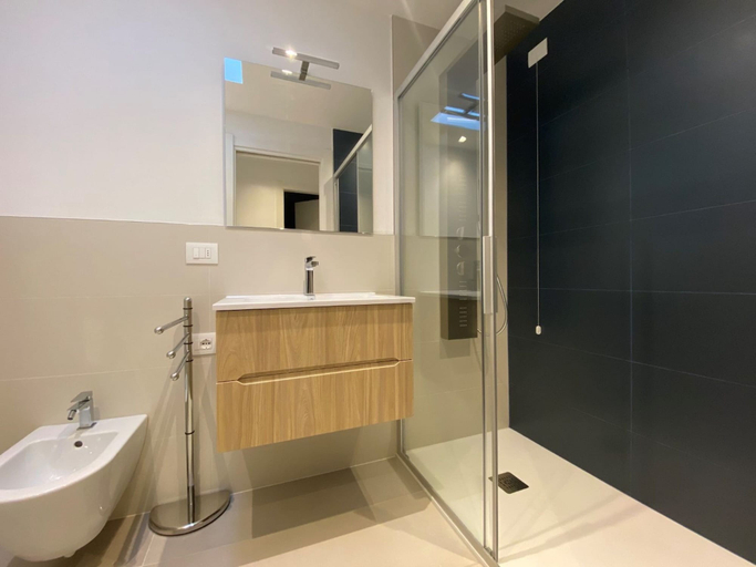 Bathroom 3, Bright Beachside Apartment With two Terraces, Venezia