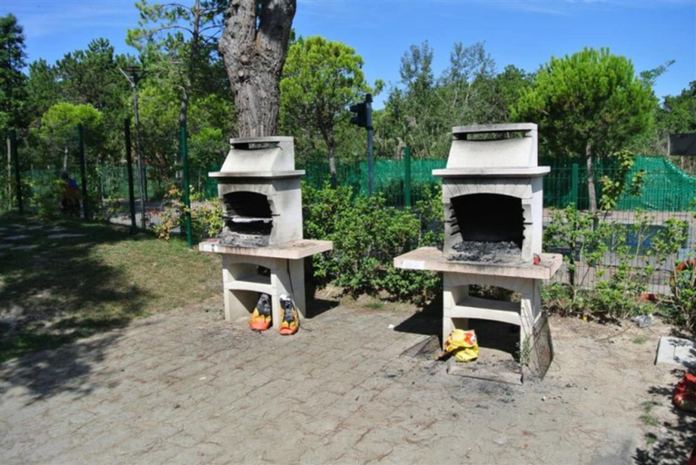BBQ/picnic area, Ideal Sanctuary for Relaxation in Bibione, Venezia