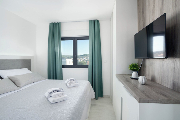 Others 4, Penthouse Adriatic Blue, Okrug