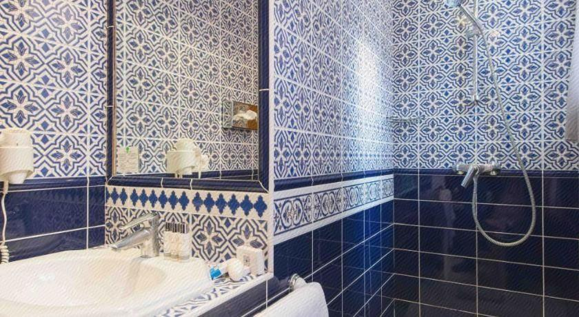 Bathroom 3, Hotel Villa La Tour, Alpes-Maritimes