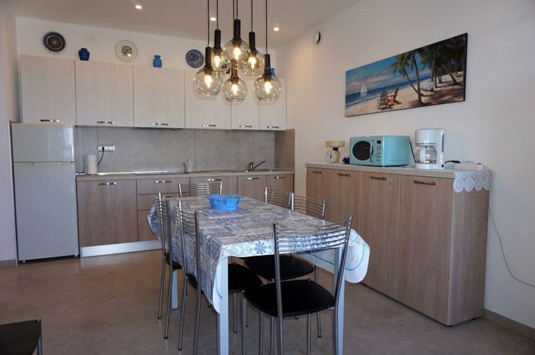 Others 3, Precious sea View Apartment, Venezia