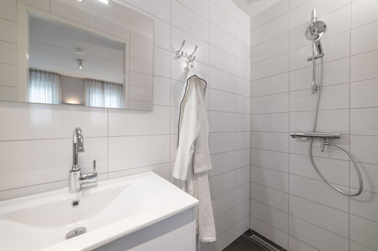 Bathroom, Luxury 8-person Wellness Villa With Sauna, Noord-Beveland