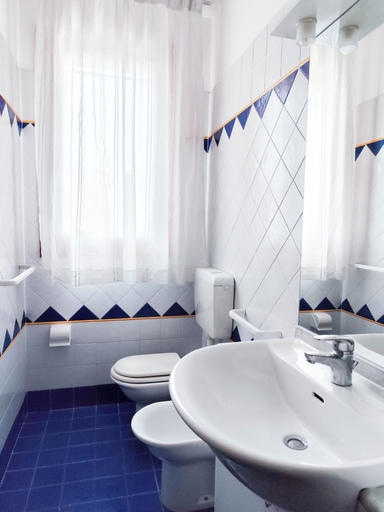 Bathroom, Spacious Apartment With Pool Access, Venezia